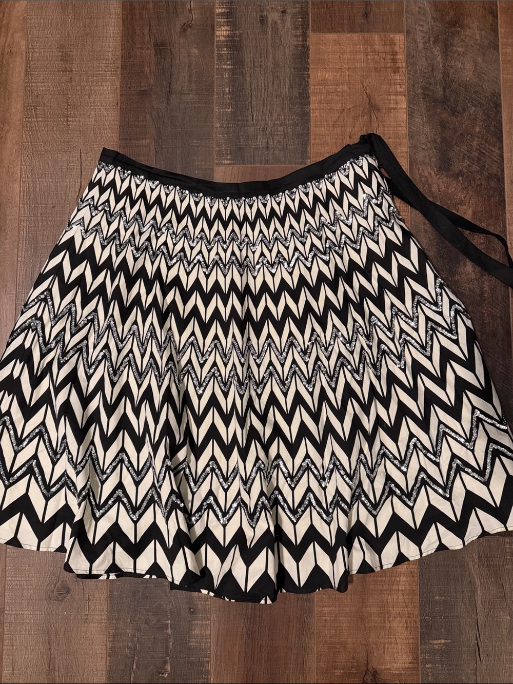 BCBGMaxAzria Black & White Chevron Smocked Circle Skirt with Side Tie